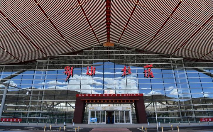 空運(yùn)拉薩機(jī)場(chǎng)